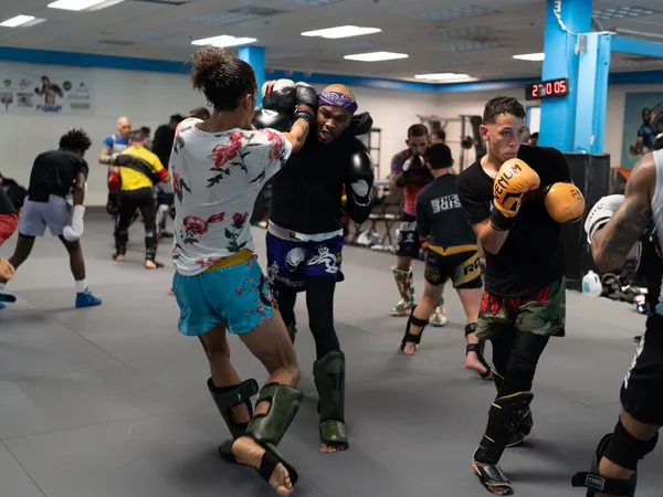 Groepsles kickboksen bij Donker Sport